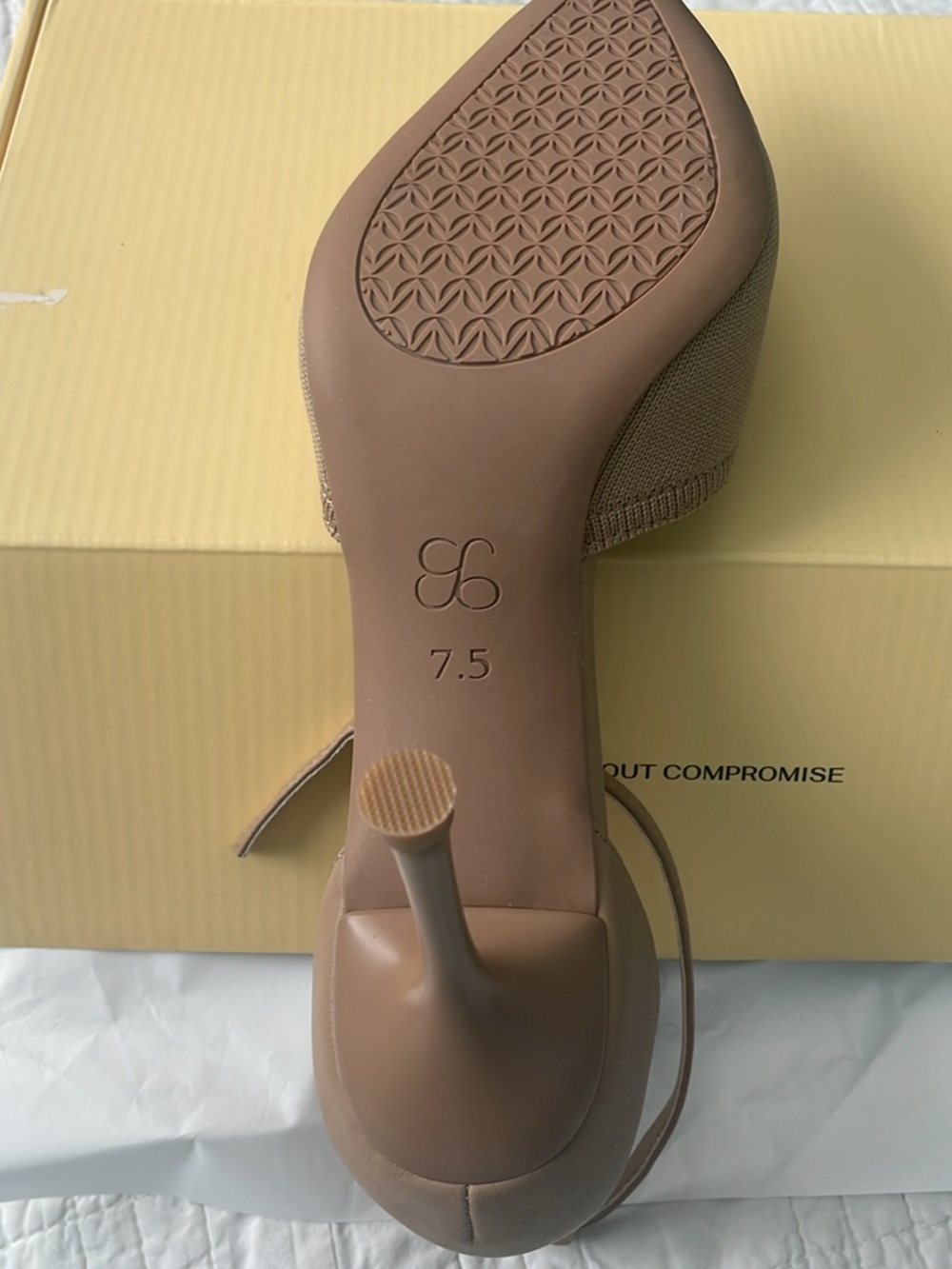 Cozy island nude pump 7.5 NWT $100 new - Picture 7 of 8
